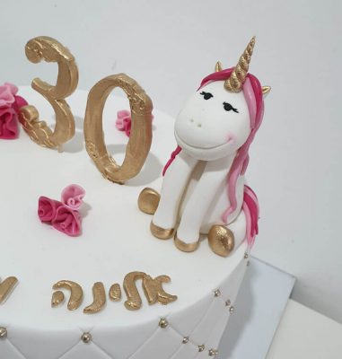 אלינה אוהבת חדי קרן