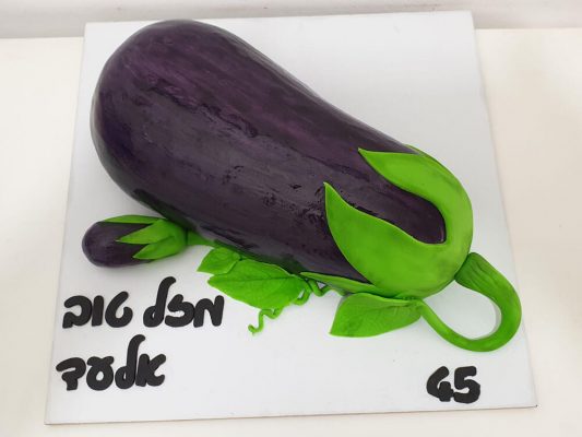 עוגה בצורת חציל