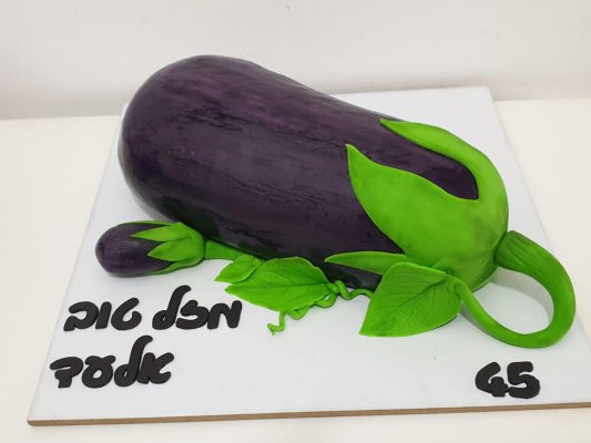 עוגה בצורת חציל