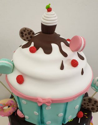 עוגות בצק סוכר בנות