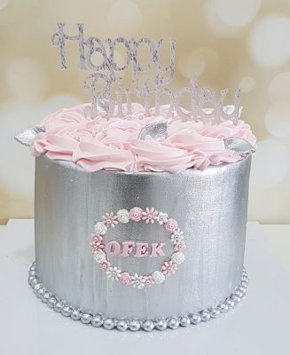 עוגות בצק סוכר בנות