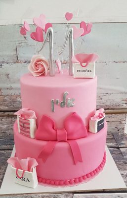 עוגות בצק סוכר בנות